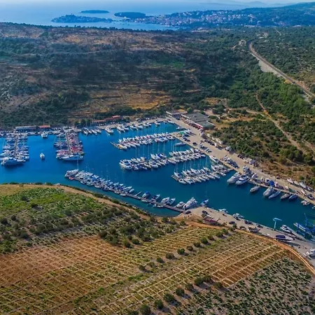 Appartement In With Sea View, Balcony, Air Conditioning, Wifi 5150-4 *